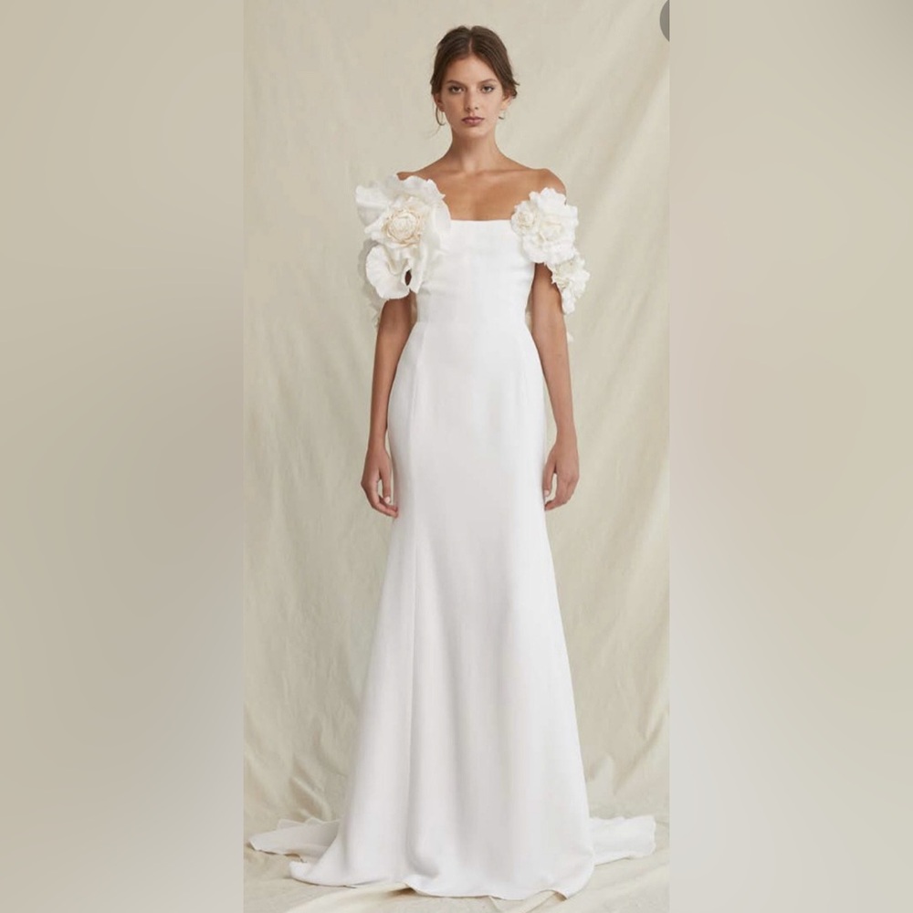 Oscar de la Renta Wedding Dress - Picture 2 of 5